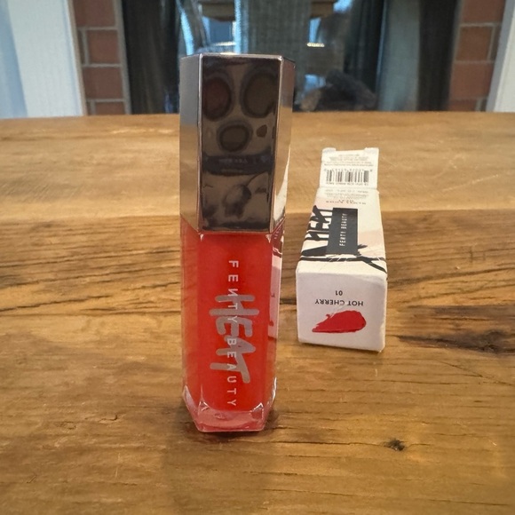 NEW IN BOX Fenty Gloss Bomb Heat Universal Lip Luminizer & Plumper~Hot Cherry - Picture 11 of 13